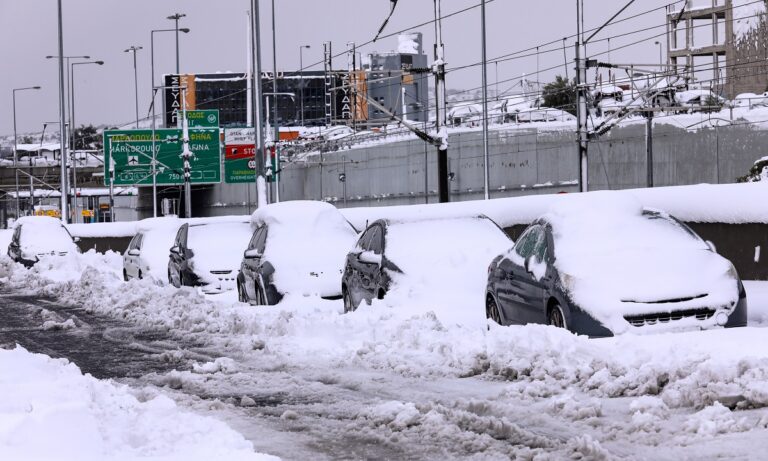 Χιόνια: Βουλευτής της Ν.Δ. θέλει πρόστιμα στους οδηγούς που μπήκαν στην Αττική Οδό