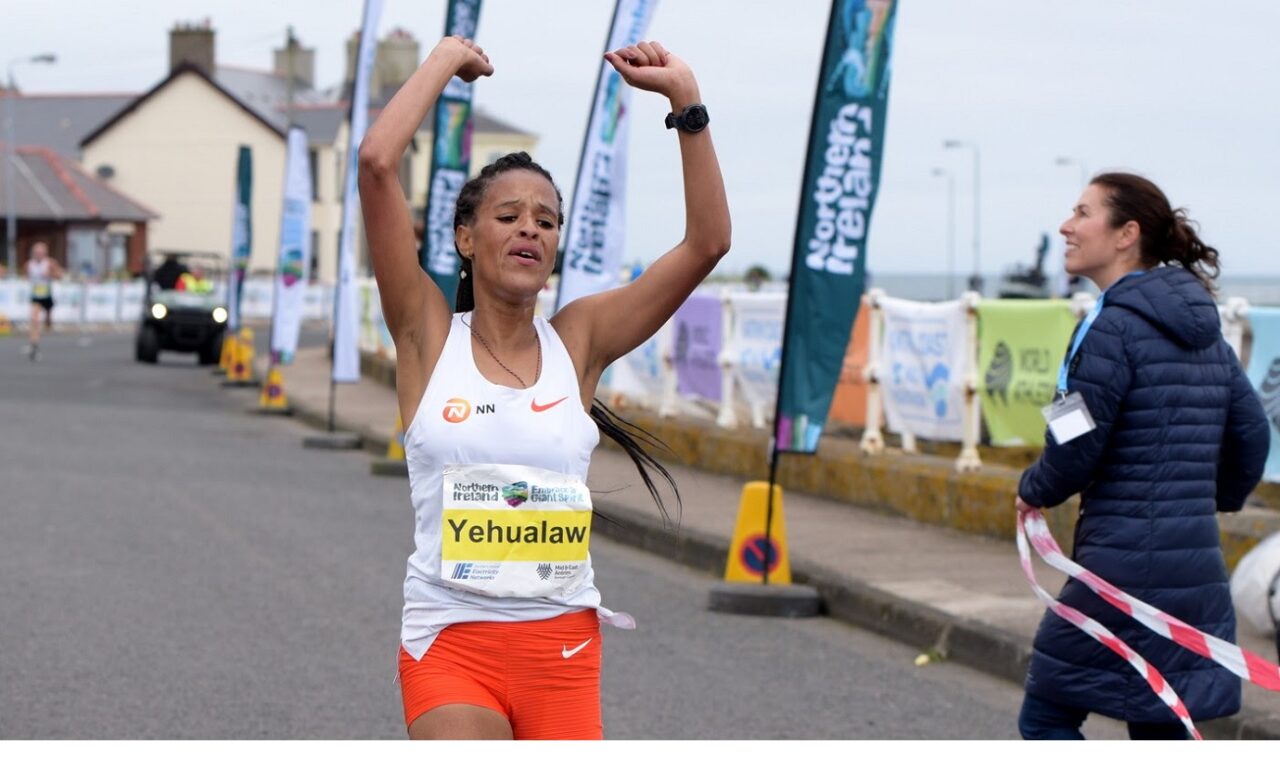 Η Γιαλεμζέρφ Γιεχουάλοου ήταν και πάλι πρωταγωνίστρια σε αγώνα δρόμου. Αυτή τη φορά σε κούρσα 10χλμ. στην Αιθιοπία σημείωσε μεγάλη επίδοση.