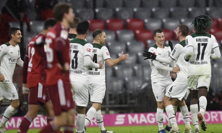 Πανηγυρισμοί παικτών της Γκλάντμπαχ στο σημερινό ματς της Bundesliga με την Μπάγερν