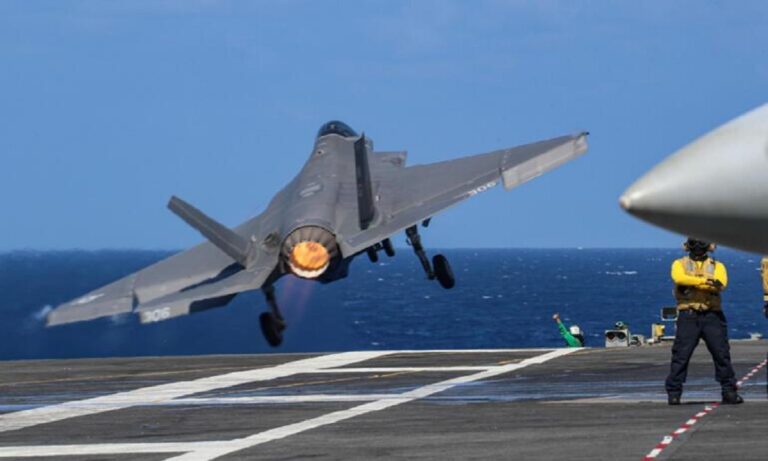 F-35: Νέο θρίλερ στην θάλασσα της Κίνας – Δείτε το αμερικανικό στελθ να επιπλέει