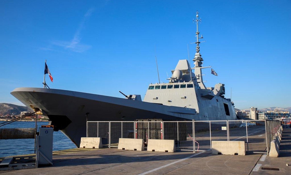 Ελληνοτουρκικά: Στον Πειραιά η επιβλητική φρεγάτα «Provence» που τρομάζει τον Ερντογάν