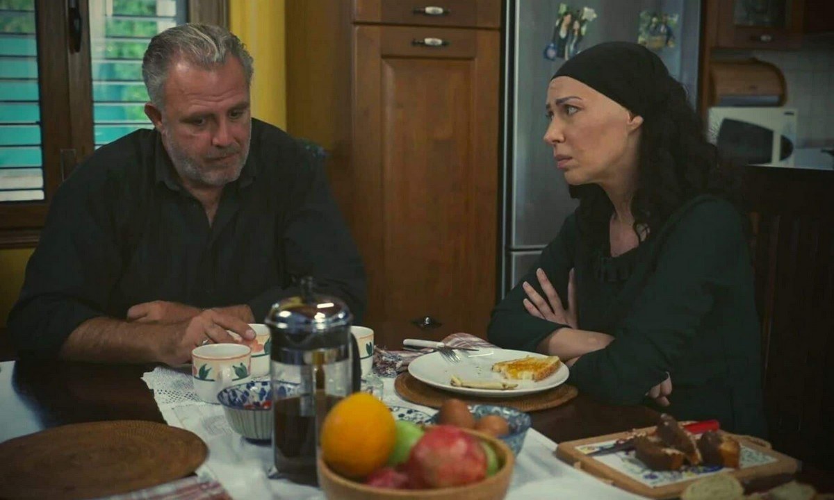 Η Γη της ελιας επομενα επεισοδια: Η Αρετή ζητάει από τον Στάθη να γυρίσει σπίτι και αρνείται να του δώσει διαζύγιο