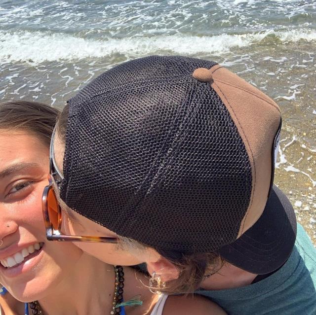 Ένα διάσημο μοντέλο και μια τενίστρια στην Τουρκία, σύναψαν ερωτική σχέση και δεν το κρύβουν, ανεβάζοντας φωτογραφίες στα social media.