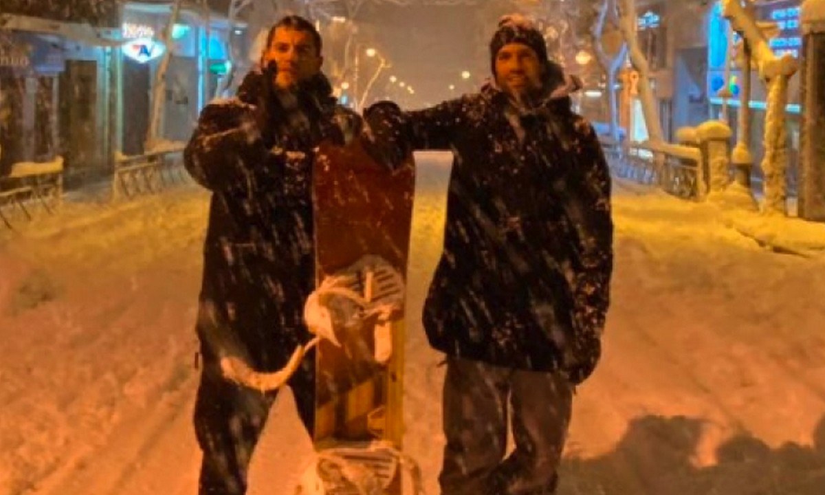 Κωνσταντίνος Αργυρός: Πήρε τη σανίδα του και έκανε σκι στο Κολωνάκι!