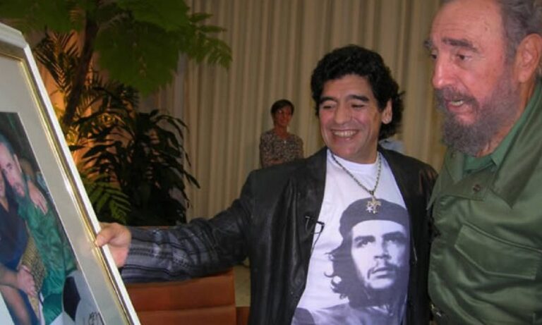 Μαραντόνα: Η ιστορική φωτογραφία με τον Φιντέλ Κάστρο πωλήθηκε 1600 δολάρια