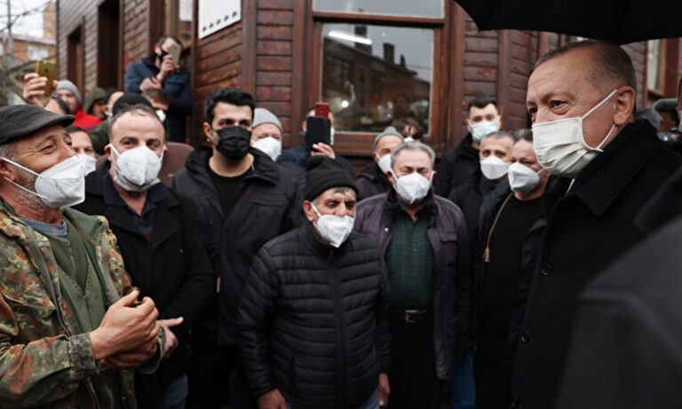 Τουρκία: Πενήντα άτομα με μάσκα – Ο Ερντογάν χωρίς!
