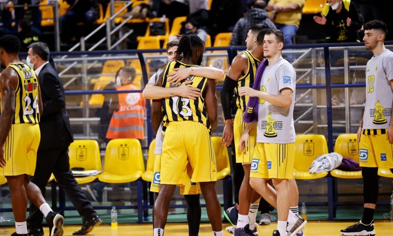 Ο Άρης επικράτησε 70-56 του Απόλλωνα Πάτρας στη Θεσσαλονίκη και έφτασε τις πέντε νίκες στην Basket League.