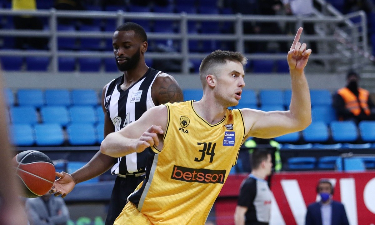 Ίαν Χάμερ: «Ποτέ δεν πρόκειται να φτάσεις εκεί που θέλεις όταν όλοι σε επαινούν»