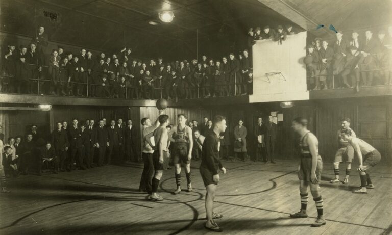 Σαν σήμερα, το 1896 το μπάσκετ παίχτηκε πρώτη φορά από 5 παίκτες