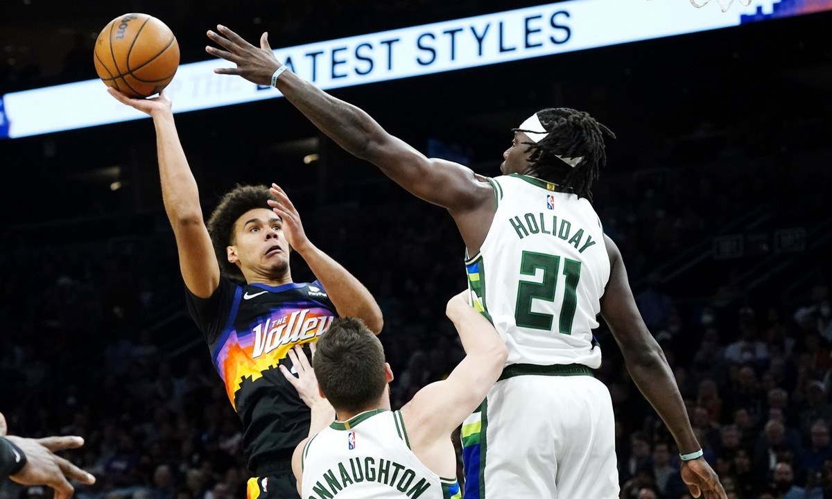 Μιλγουόκι Μπακς: Πάλεψαν αλλά δεν τα κατάφεραν κόντρα στους Σανς, δεν έφτανε ο Αντετοκούνμπο!