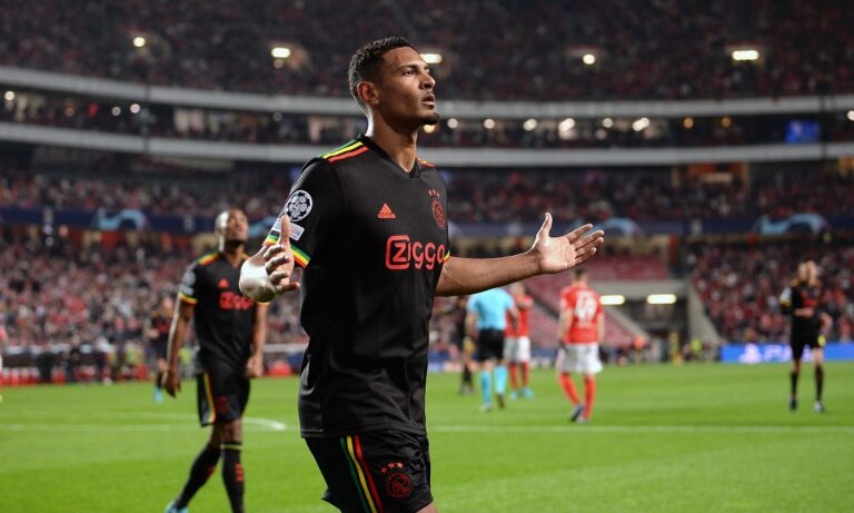 Σεμπαστιάν Αλέ: Γιατί δεν γελάει ο γκολτζής του Άγιαξ που τα κολλάει παντού και πάντα και σπάει όλα τα ρεκόρ στο Champions League παρότι πρωτάρης; 