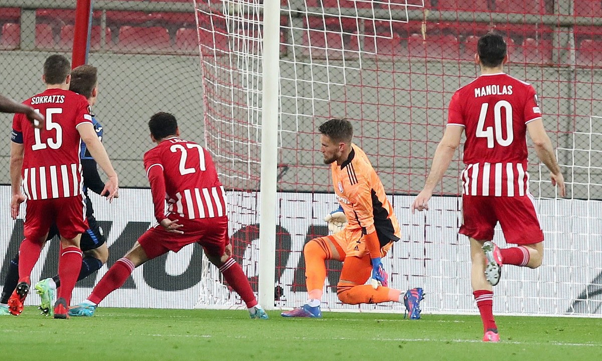 Ολυμπιακός – Αταλάντα: Ο Μέλε άνοιξε το σκορ από λάθος του Λαλά (vid)