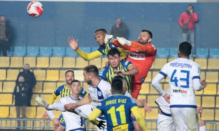 Παναιτωλικός: Πιάστηκαν στα χέρια Κορνέλιους – Βργκοτς! (vid)