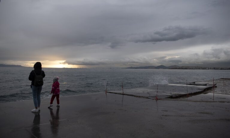 Καιρός: Βροχές, καταιγίδες και χιονοπτώσεις την Τρίτη (1/3)