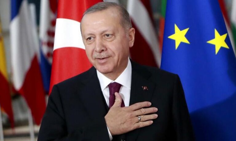 Στη «σέντρα» ο Ερντογάν: «Δεν έχει ούτε τα λεφτά, ούτε τα μέσα για πόλεμο στην Ελλάδα»