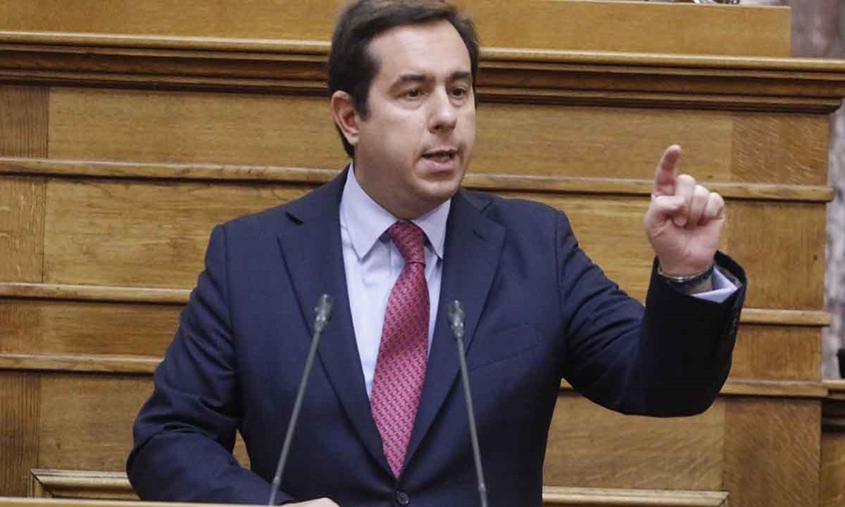 Κυβέρνηση: Γκρεμίζει όλες τις «γέφυρες» με Ρωσία – Αναστέλλει τις άδειες διαμονής σε Ρώσους επενδυτές ο Μηταράκης