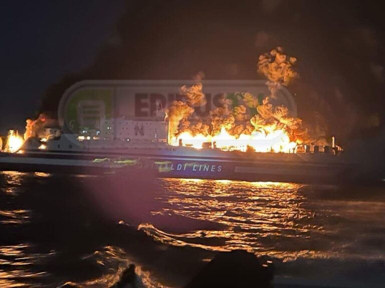 Ηγουμεντίτσα: Φωτιά σε κατάστρωμα πλοίου με 237 επιβάτες!