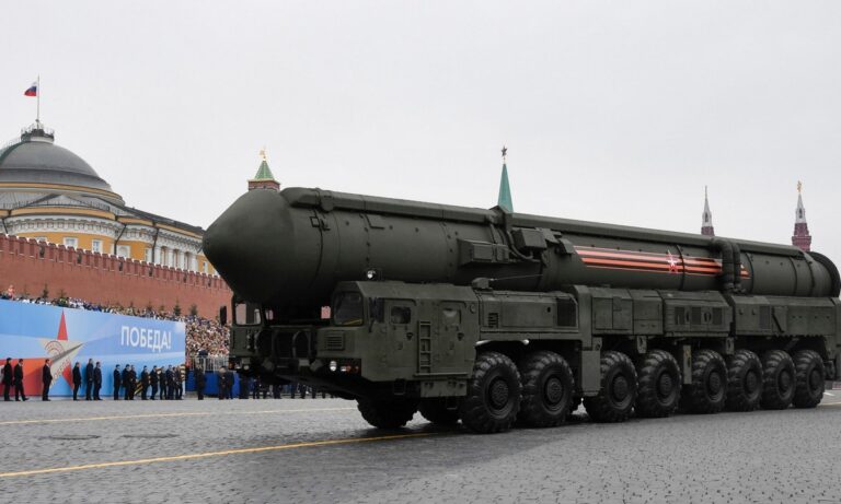 Ρωσία: Ο Πούτιν στέλνει μήνυμα στο ΝΑΤΟ ετοιμάζοντας άσκηση με πυρηνικά όπλα - Τις επόμενες εβδομάδες η επέμβαση στη Ουκρανία