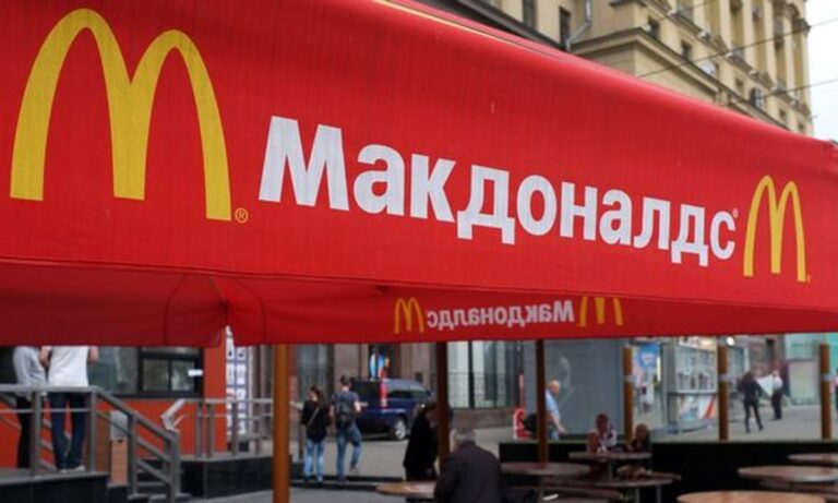 Ουκρανία: Τα McDonald’s αναστέλλουν τη λειτουργία τους στη Ρωσία μετά από 32 χρόνια