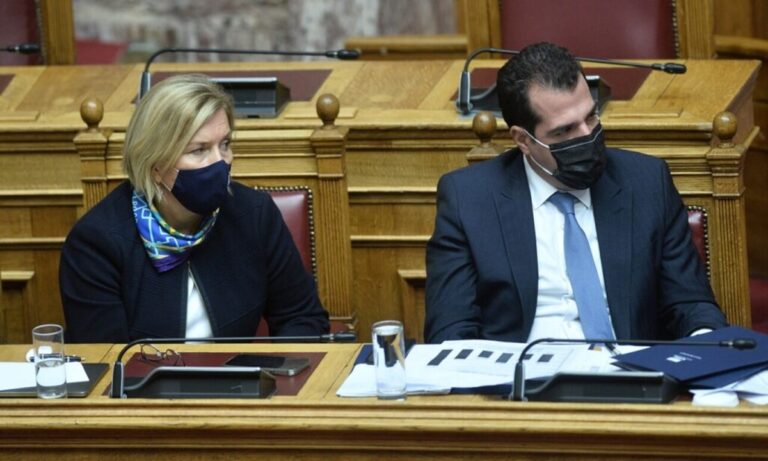 Έρχεται το νομοσχέδιο Πλεύρη – Γκάγκα: Διαλύεται η δημόσια Υγεία – Επέλαση των ιδιωτών γιατρών στο ΕΣΥ