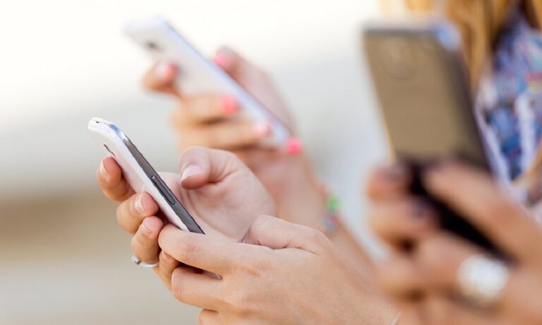 Καθαρά Δευτέρα: Απεριόριστα δεδομένα στο κινητό – Πώς θα τα αποκτήσετε