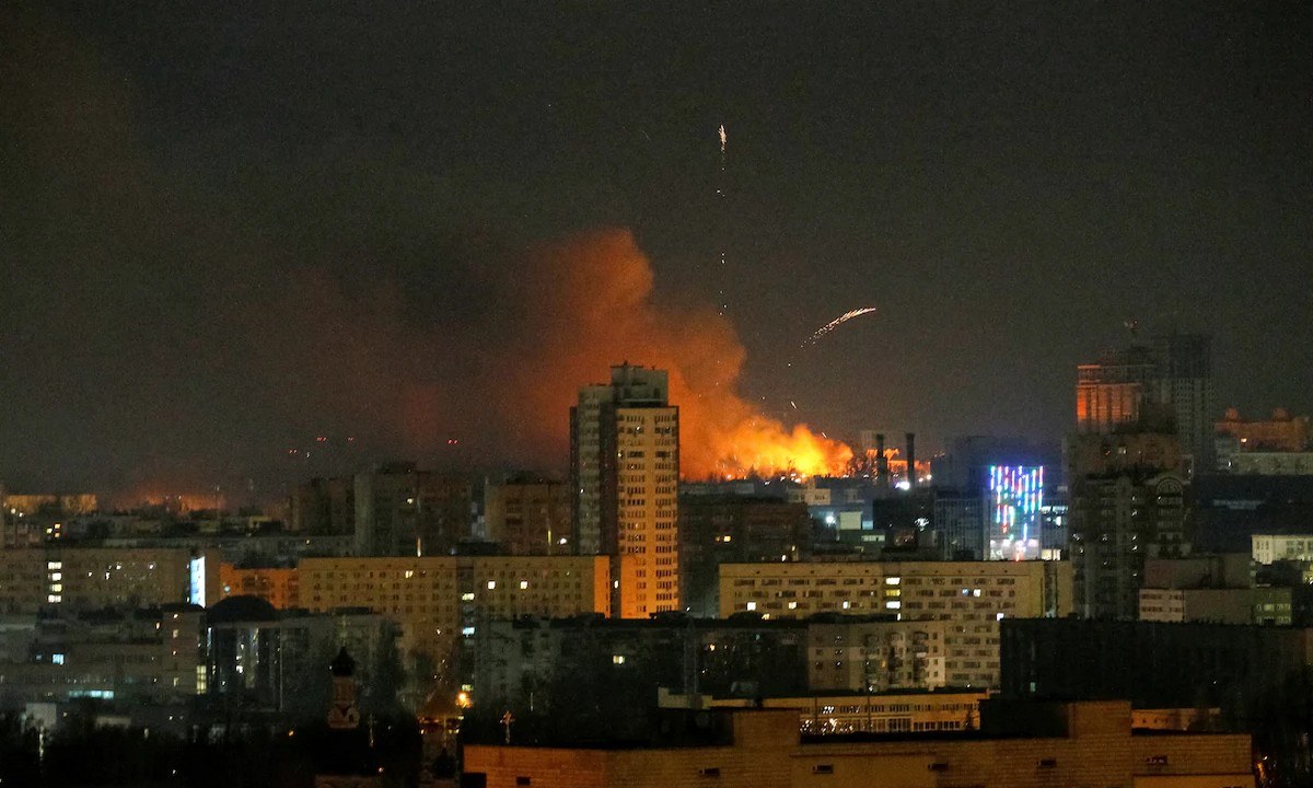 Δεν θα σταματήσουν ούτε απόψε οι βομβαρδισμοί και οι μάχες στην Ουκρανία
