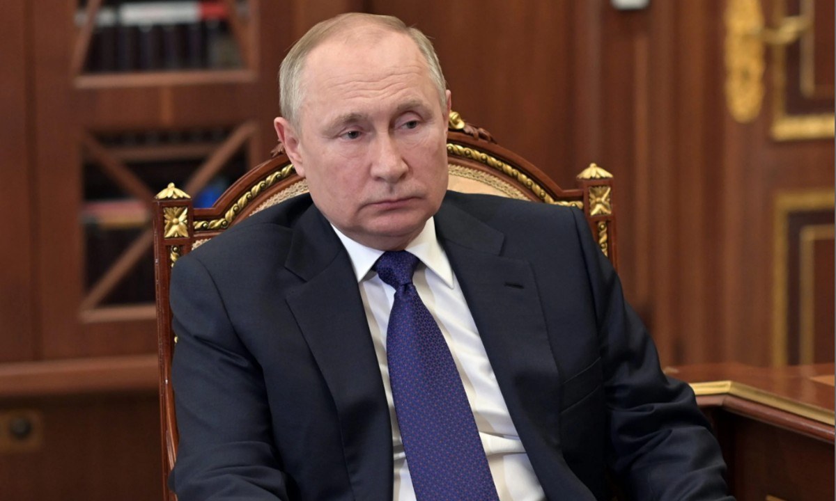 Πόλεμος στην Ουκρανία: Ο Βλαντίμιρ Πούτιν ενδέχεται να πάσχει από Πάρκινσον, το οποίο μπορεί να επηρεάζει την συμπεριφορά του.