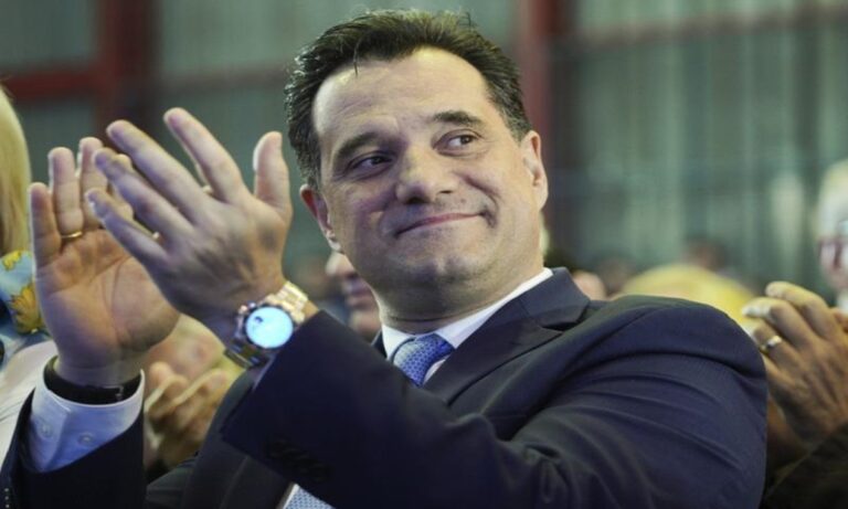 Υποκλίνεται η χώρα στον Ρομπέν των Φτωχών Άδωνι: «Δεν μειώνουμε τον ΕΦΚ για να μην ευνοηθούν όσοι έχουν Porsche»