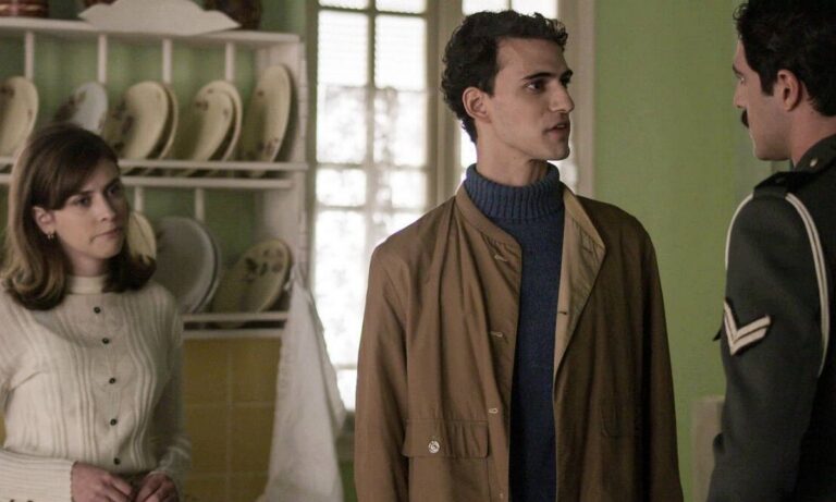 Άγριες Μέλισσες επόμενα επεισόδια: Ο Θανασάκης πέφτει στη παγίδα που του στήνουν – Άγγελος και Σοφούλα τον βοηθάνε να γλιτώσει