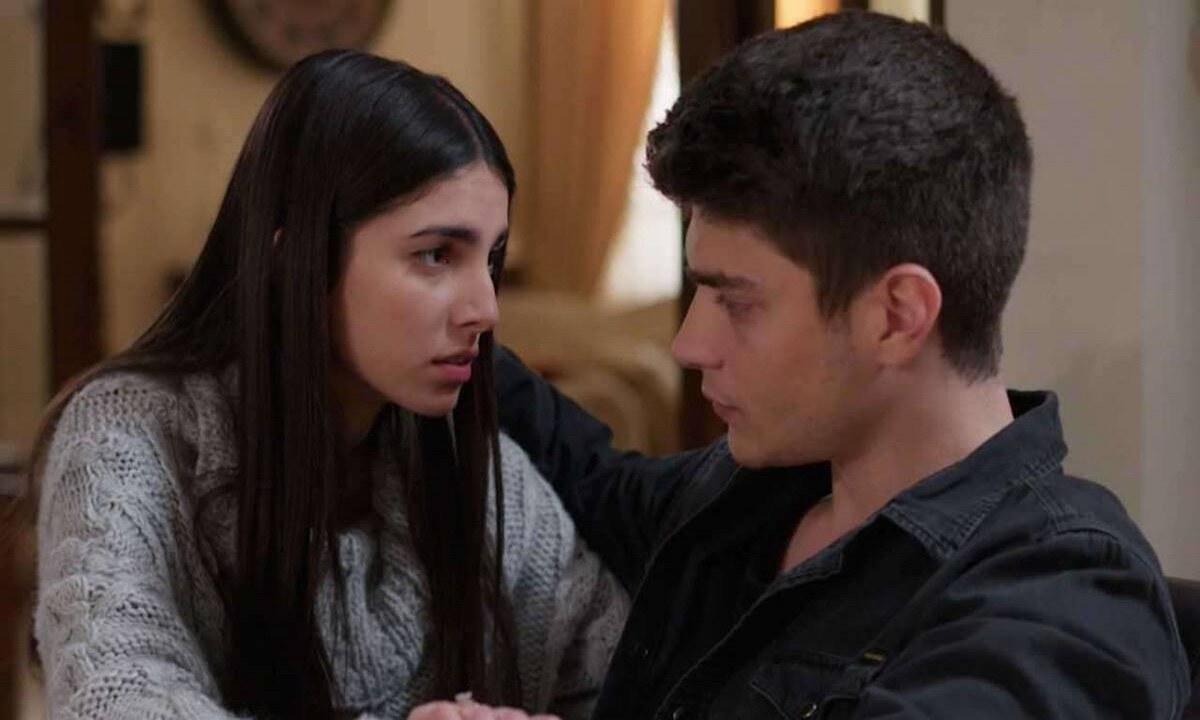 Η γη της ελιάς επόμενα επεισόδια: Μαλακώνουν απέναντι στην Βασιλική ο Στέφανος και η Αρετή – Αντιμέτωπος με την απόφαση του δικαστηρίου ο Φίλιππος