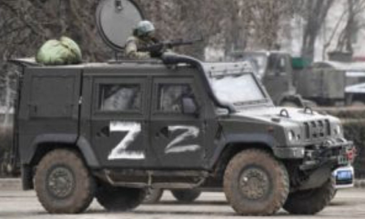 Oυκρανία: Τι σημαίνουν τα περίεργα γράμματα που έχουν οι Ρώσοι πάνω στα στρατιωτικά τους οχήματα
