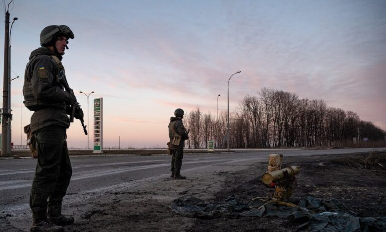 Πόλεμος στην Ουκρανία: Η σωστή πλευρά των επώνυμων ηλίθιων της ιστορίας!