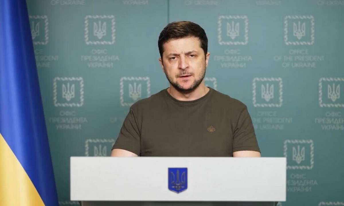 Ουκρανία: Χαμός με το μπλουζάκι του Ζελένσκι – Κέρδη από τις πωλήσεις
