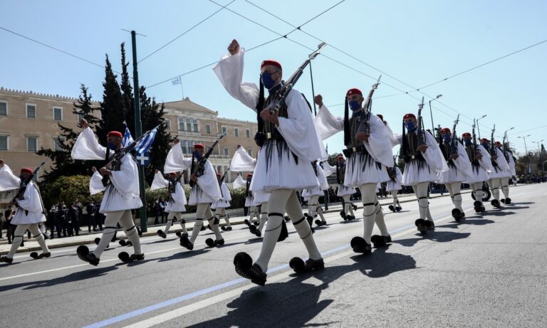 25η Μαρτίου: Περηφάνια στις παρελάσεις σε Αθήνα και Θεσσαλονίκη – Δέος για τα Rafale