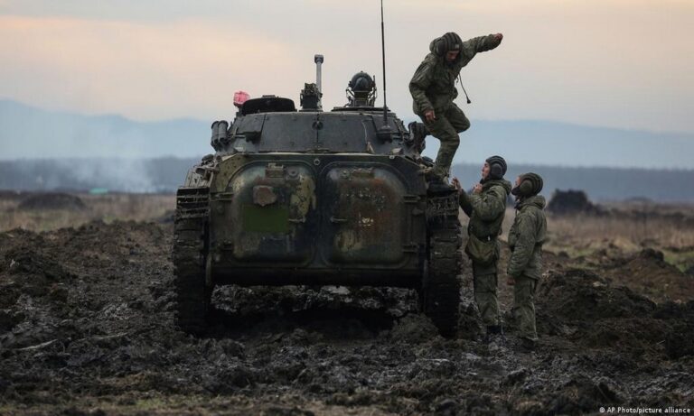 Ρωσία: Πόσους στρατιωτικούς υποστηρίζει ότι έχει χάσει στην Ουκρανία