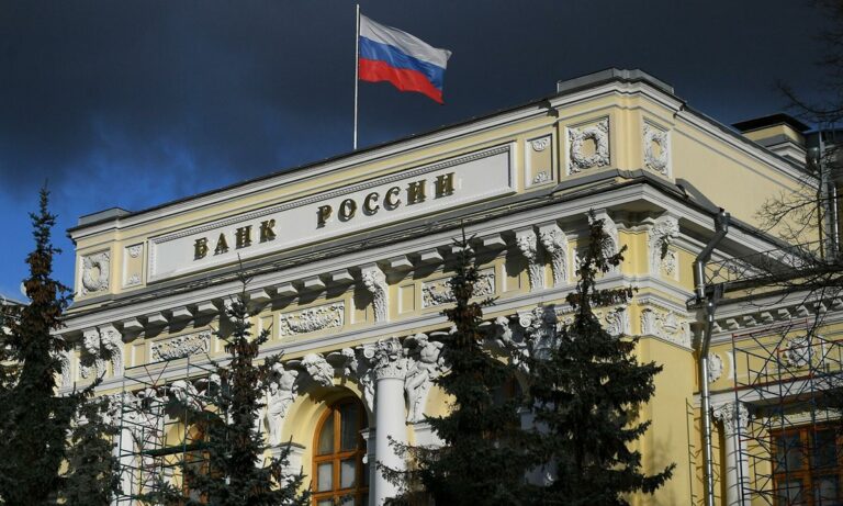 Γιατί οι παγκόσμιες επενδυτικές τράπεζες δεν εγκαταλείπουν τη Ρωσία;