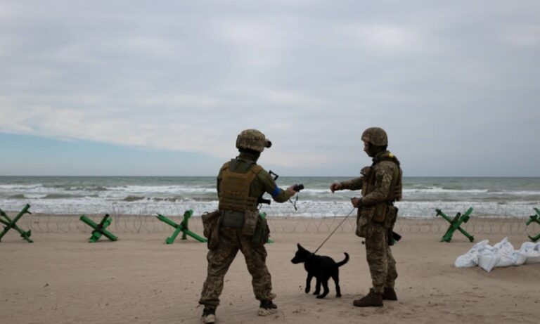 Ουκρανία: Πλησιάζουν τα ρωσικά πολεμικά πλοία στο λιμάνι της Οδησσού