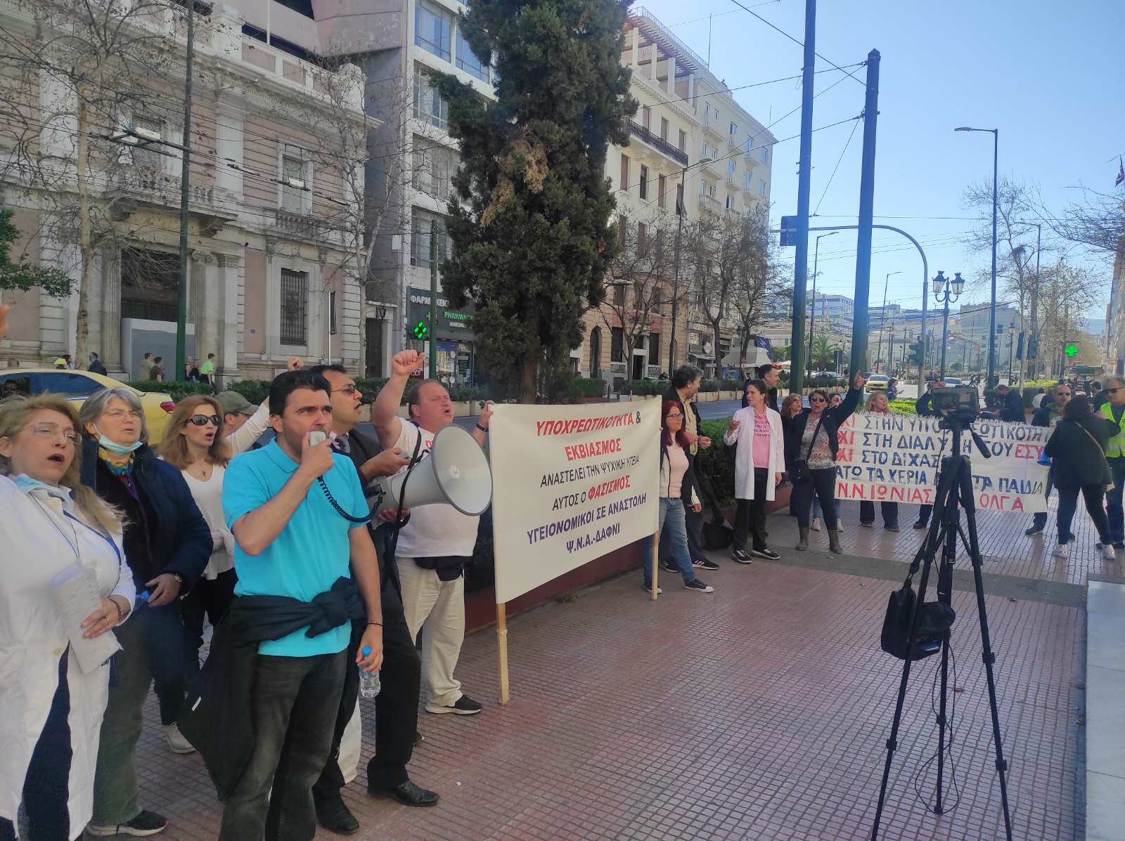 Υγειονομικοί κατά της υποχρεωτικότητας: Διαμαρτυρία στο ΣτΕ και στα γραφεία του ΚΙΝΑΛ