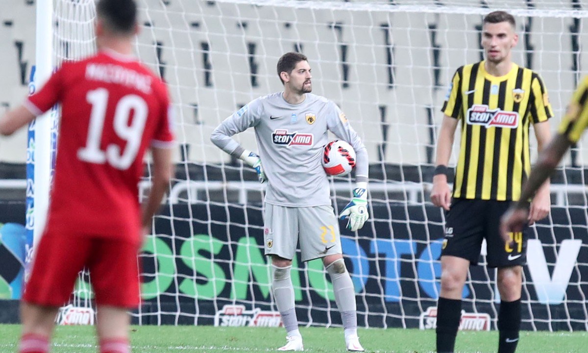 Ο Στάνκοβιτς έχει δεχθεί περισσότερα γκολ, έχει λιγότερα clean sheets και παίρνει τα… 6πλάσια από τον Τσιντώτα!