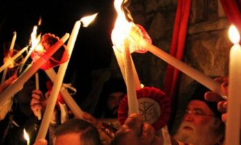 Κοινωνία: Πάσχα – Άγιο Φως: Πότε φτάνει στην Αθήνα από τα Ιεροσόλυμα
