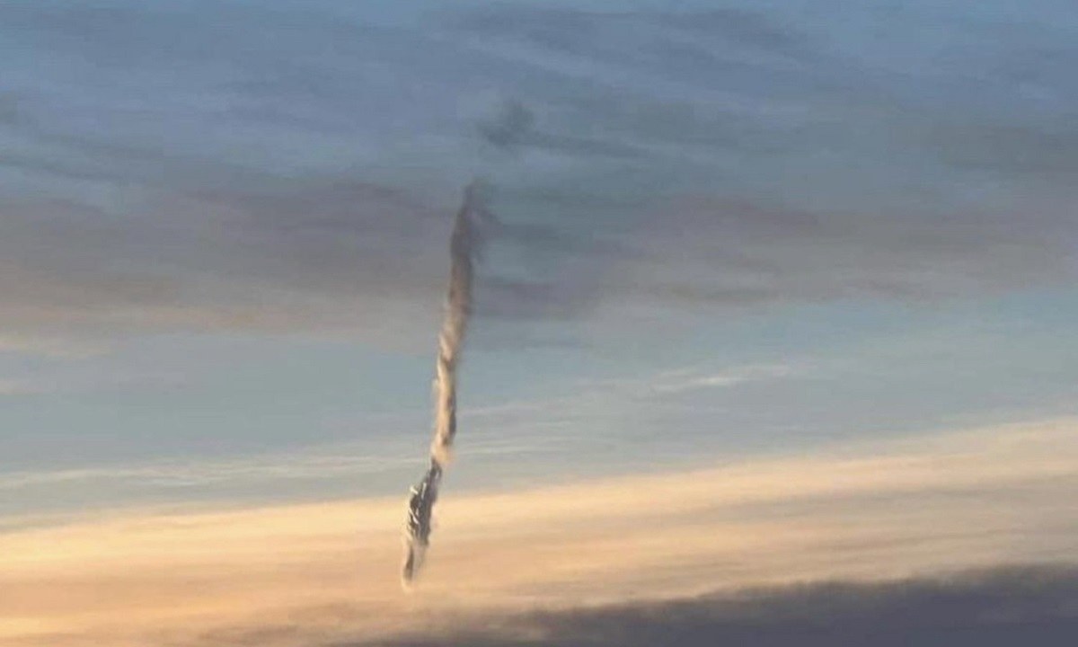 Αλάσκα: Παράξενοι σχηματισμοί σύννεφων - Εκτόξευση πυραύλου, συντριβή αεροσκάφους ή κάτι άλλο; Οι πιθανές εξηγήσεις.