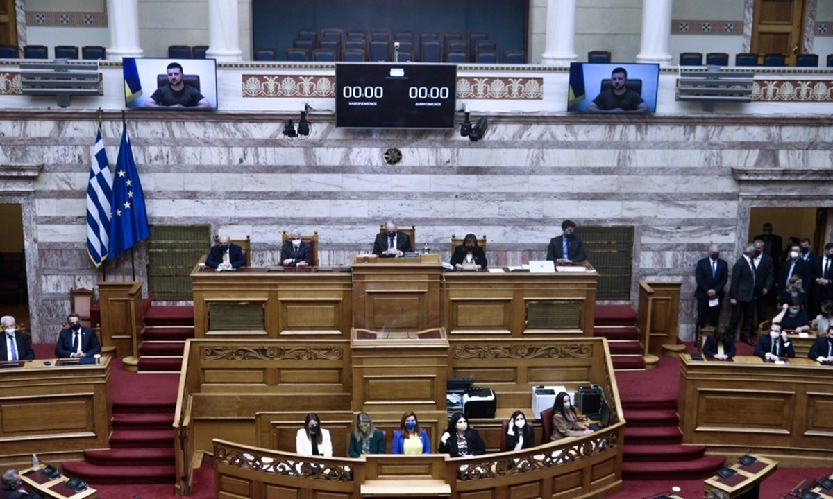 Ντροπή για την Ελληνική Δημοκρατία: Ο Ζελένσκι εμφάνισε στη Βουλή νεοναζί του τάγματος Αζόφ!
