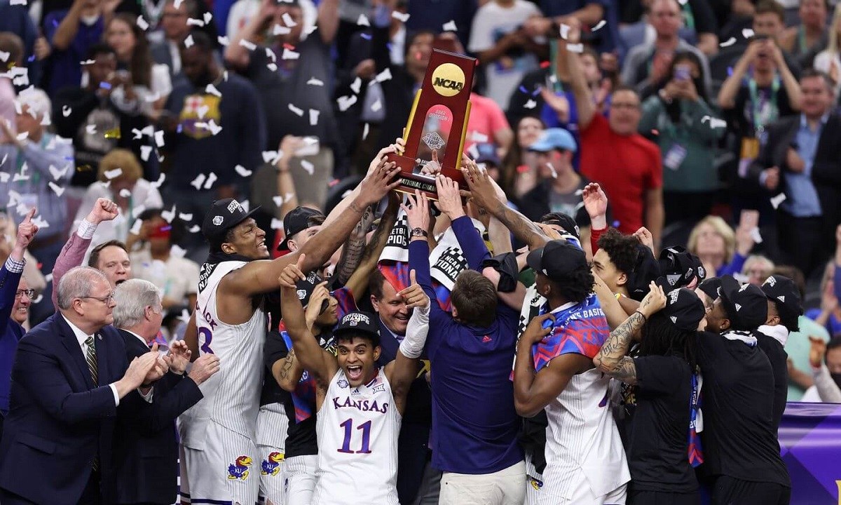 NCAA: Τεράστια ανατροπή και νίκη τίτλου για το Kansas!