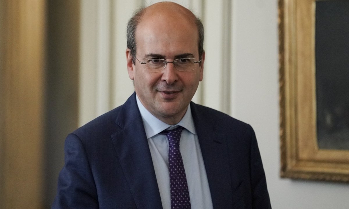 Κωστής Χατζηδάκης: Έβαλε «σφήνα» κυβερνητική πατέντα σε νομοσχέδιο και πετά χιλιάδες ανέργους εκτός ΟΑΕΔ!