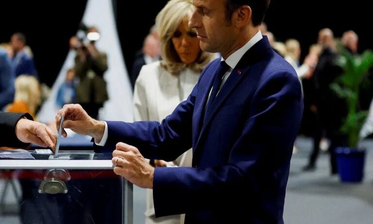 Μακρόν: Θριαμβεύει στις γαλλικές εκλογές – Οι δημοσκοπήσεις