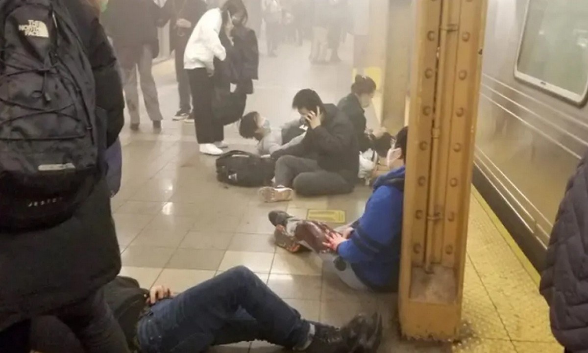 Νέα Υόρκη - Μετρό: Έτσι έγινε η αιματηρή επίθεση - Οι πρώτες εικόνες (vid)