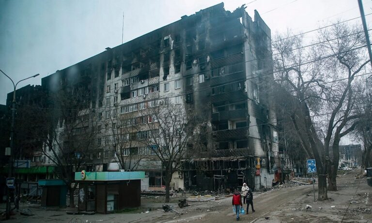 Ουκρανία: Άνευ όρων συνομιλίες με τους Ρώσους για τη Μαριούπολη