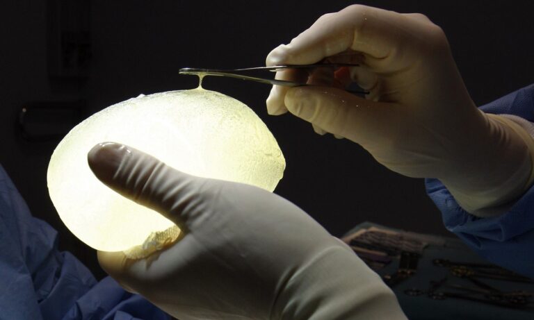 Ρωσία: Αναστάτωση στις Ρωσίδες με προσθετική – Τελείωσαν τα εμφυτεύματα στήθους λόγω εμπάργκο;