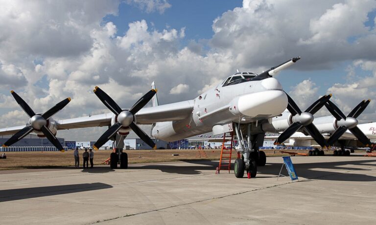 Ουκρανία: Πανικός με τα Tu-95/-160!