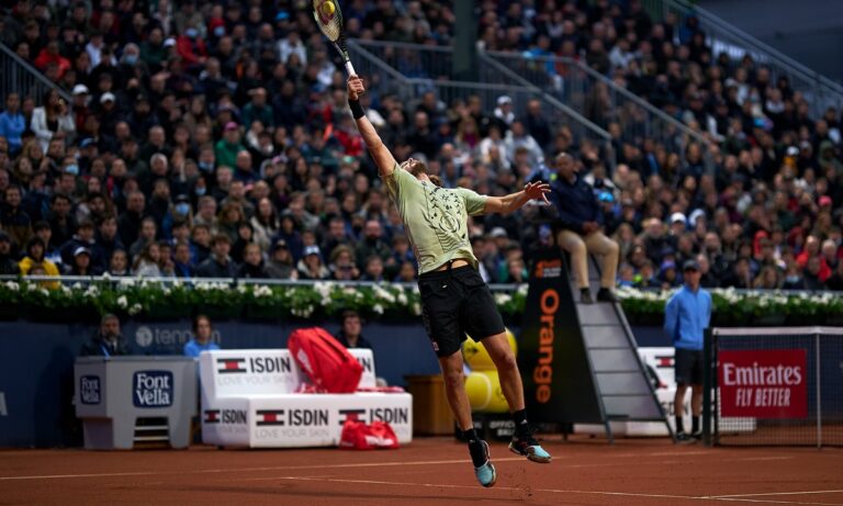 Τσιτσιπάς: Επεισοδιακή πρόκριση επί του Ιβάσκα